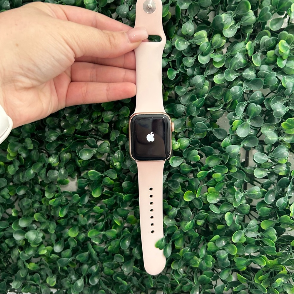 Apple Watch 40MM Series 5 with Original Band